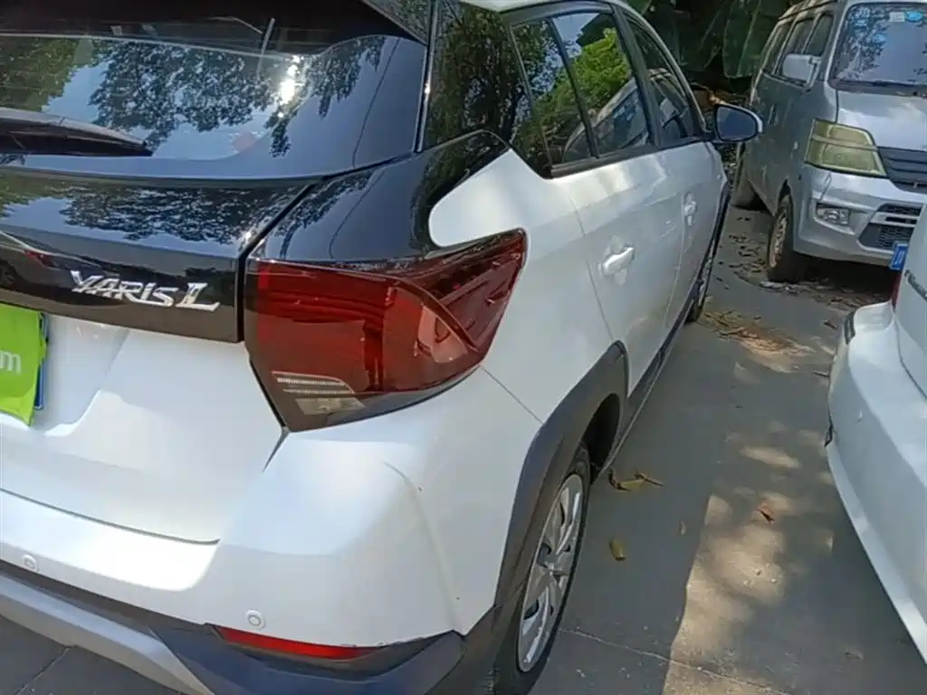 Toyota Yaris L 2021 — фото 8