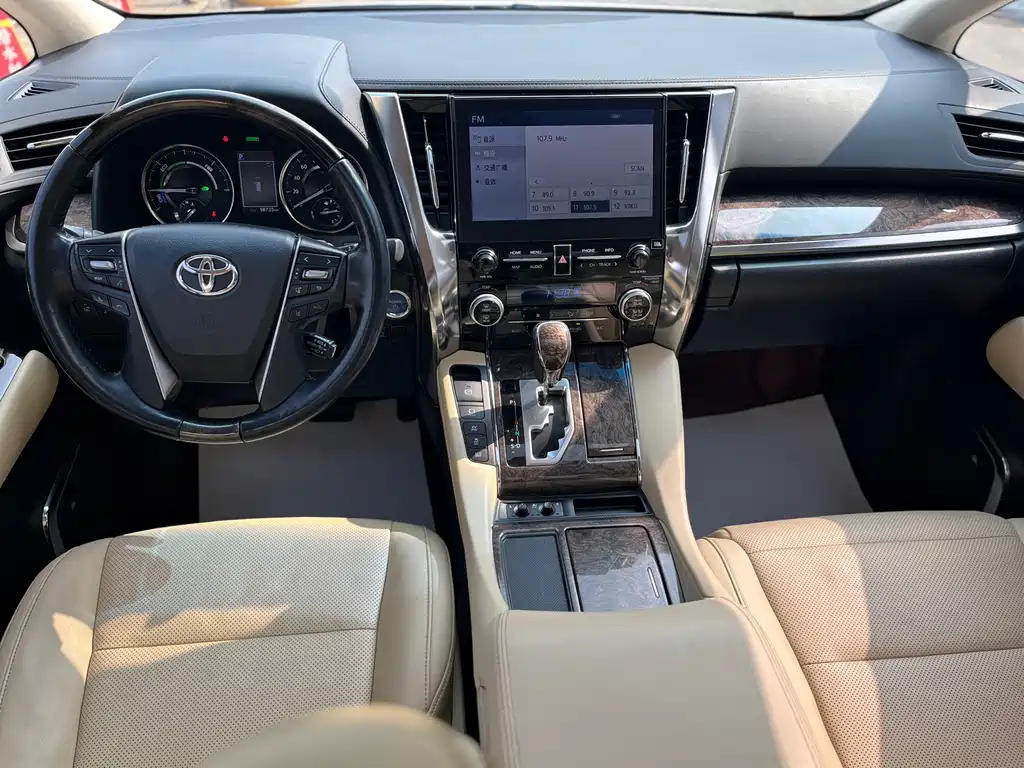 Toyota Alphard 2022 — фото 19