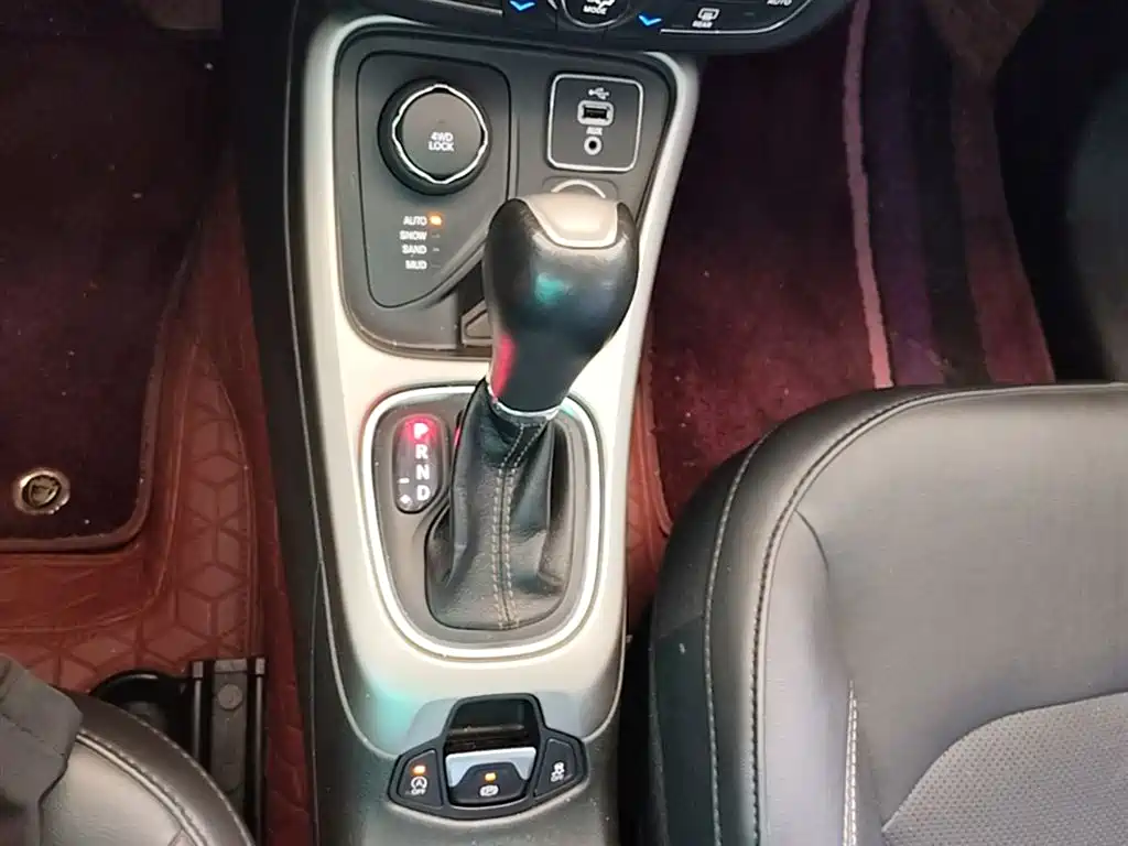 Jeep Compass 2018 — фото 14