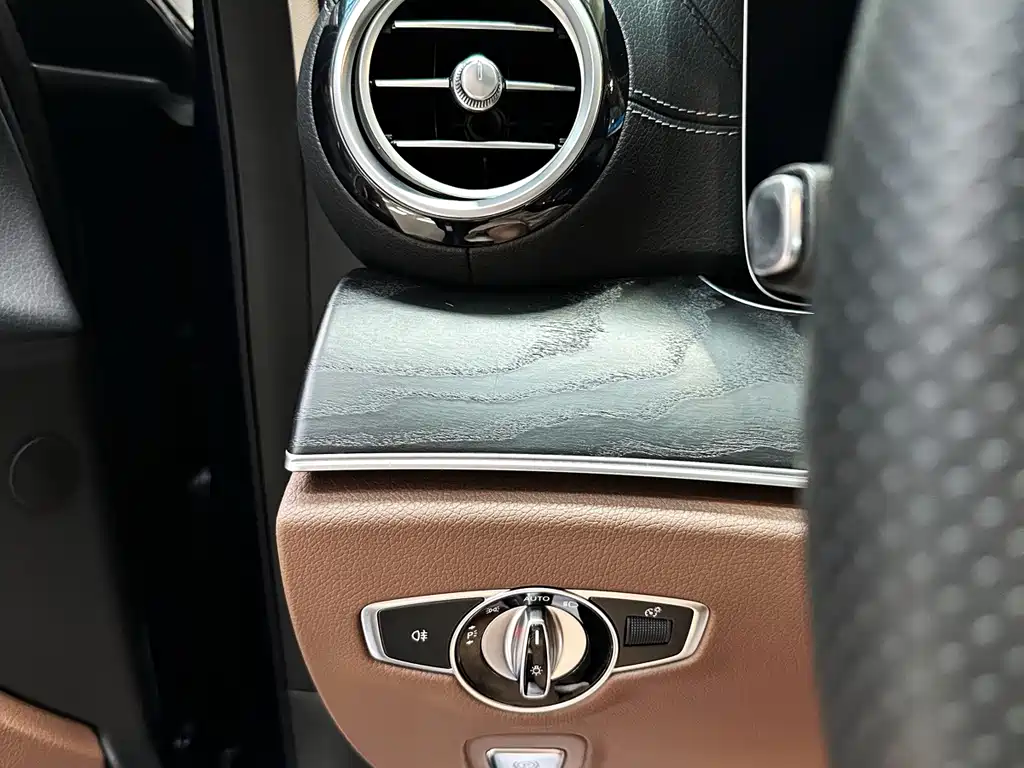 Mercedes-Benz E-Class 2018 — фото 12