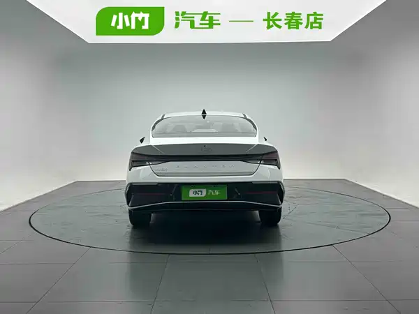 Hyundai Elantra 2023