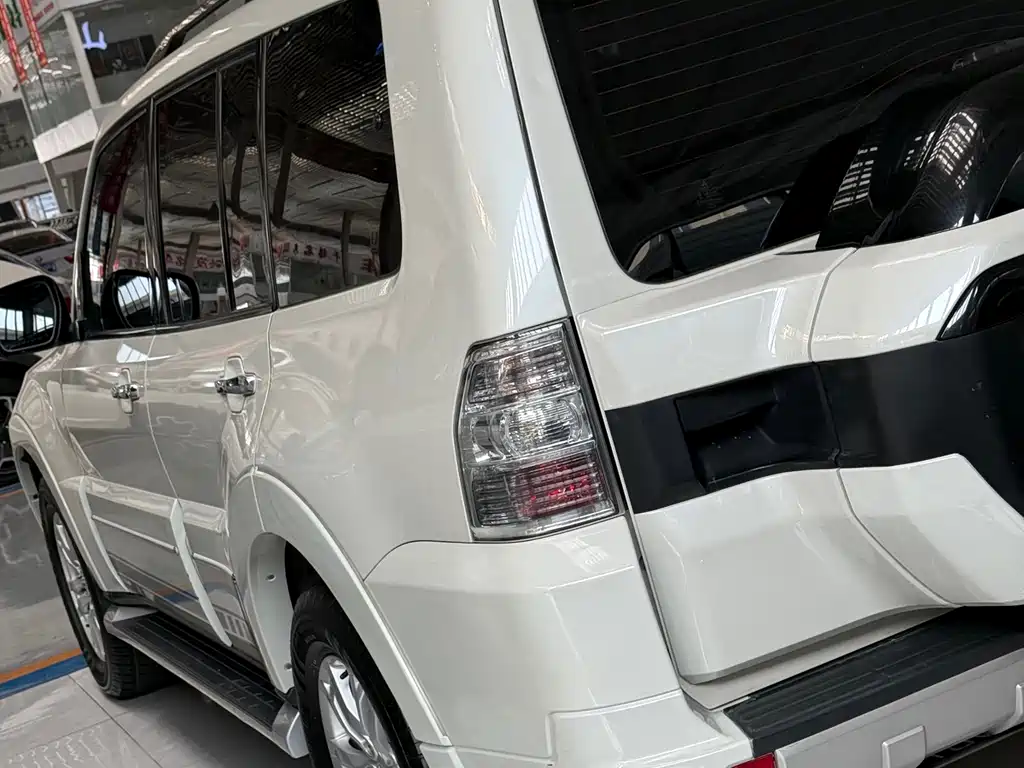 Mitsubishi Pajero 2018 — фото 11