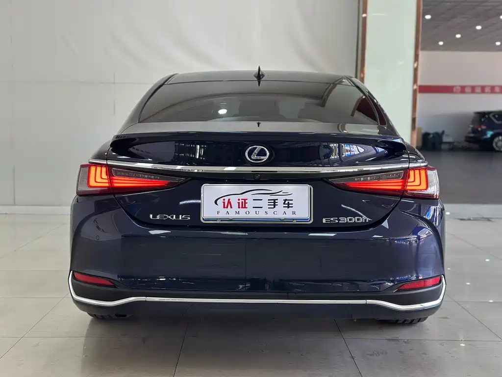 Lexus ES 2021 — фото 15