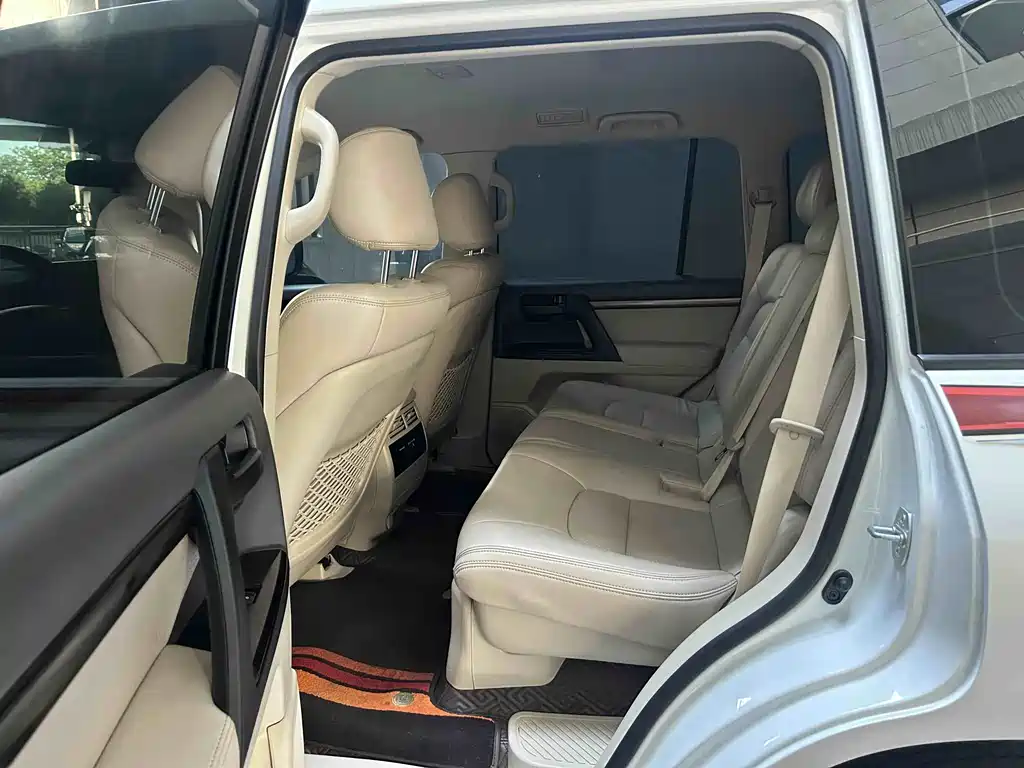 Toyota Land Cruiser 2020 — фото 3
