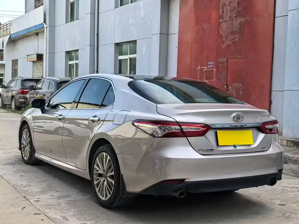 Toyota Camry 2019 — фото 8