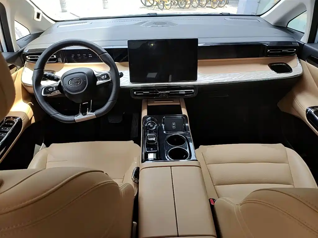 GAC Motor E8 PHEV 2024 — фото 16