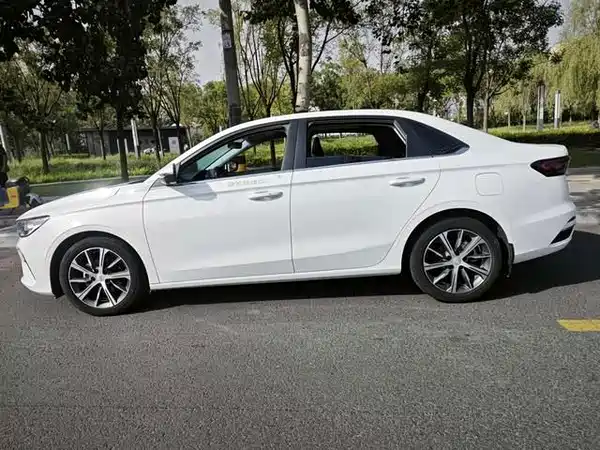Geely Emgrand 2023