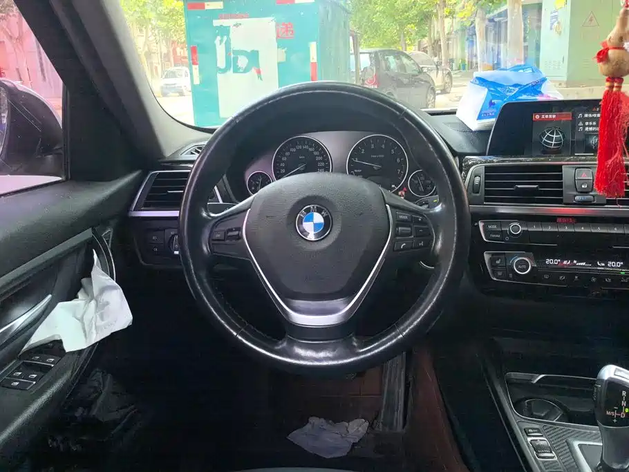 BMW 3 Series 2018 — фото 15