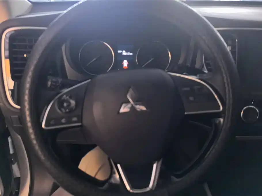 Mitsubishi Outlander 2020 — фото 15