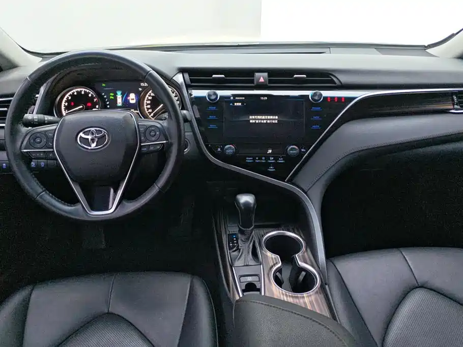 Toyota Camry 2021 — фото 12