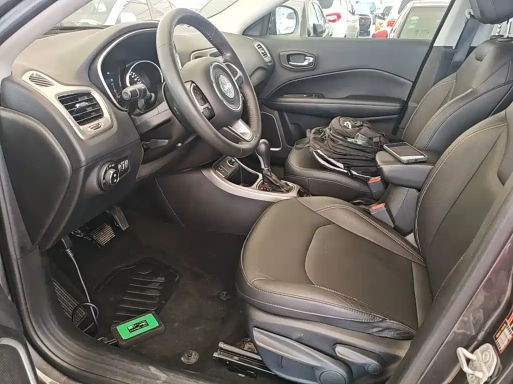 Jeep Compass 2017 — фото 15