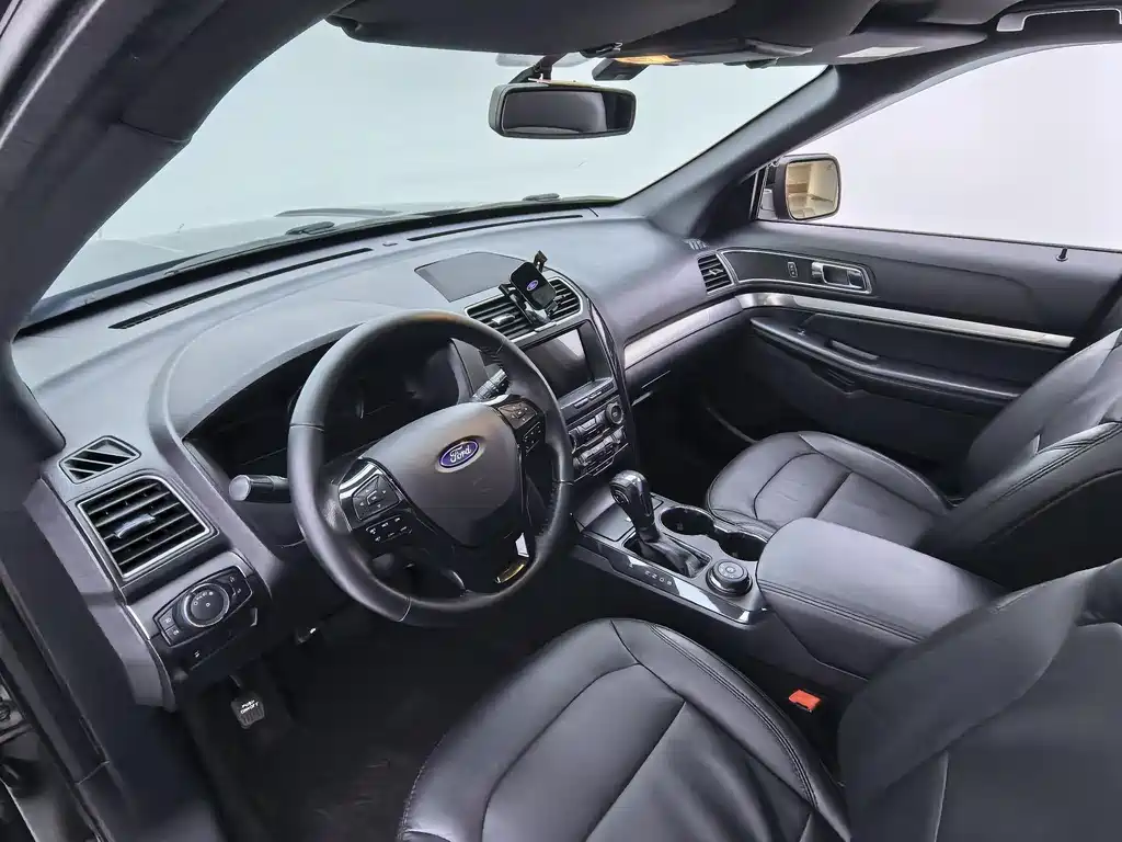 Ford Explorer 2019 — фото 15