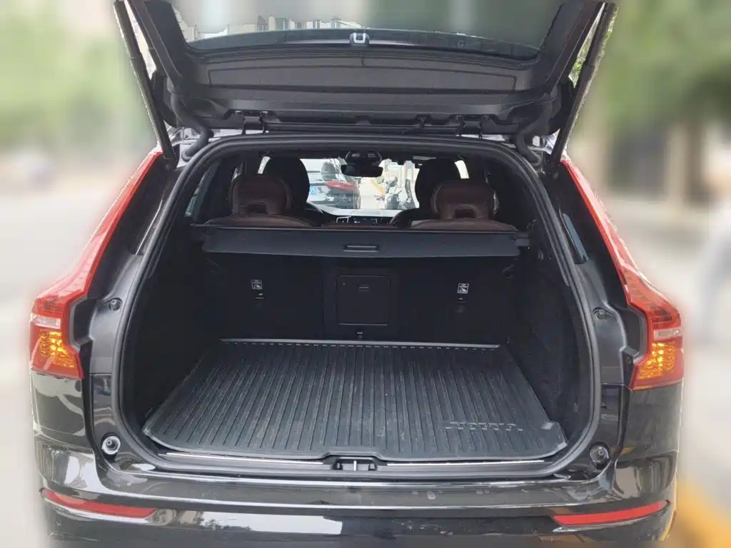 Volvo XC60 2022 — фото 10