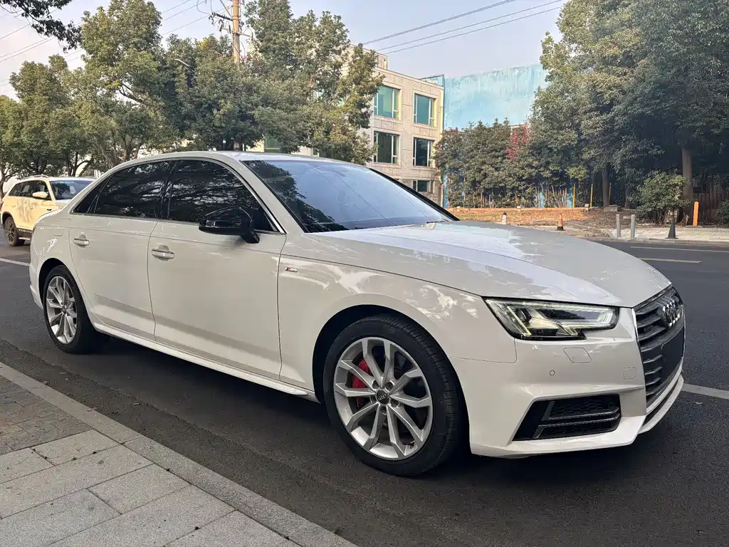 Audi A4L 2018