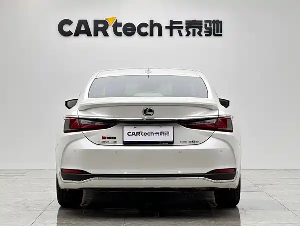 Lexus ES 2024