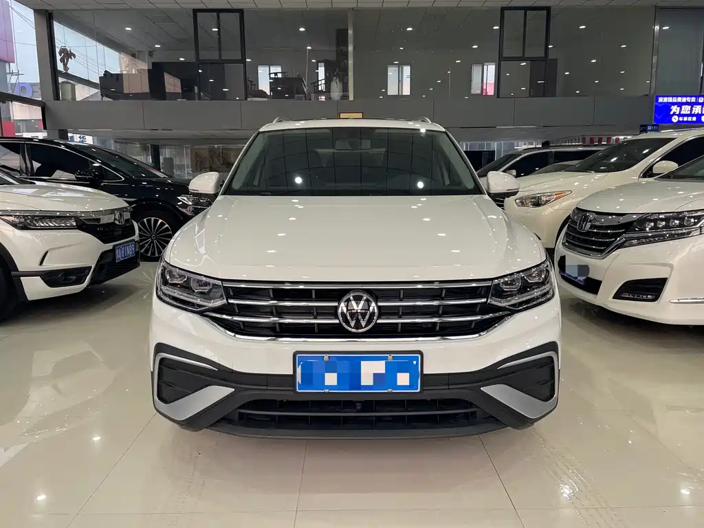 Volkswagen Tiguan L 2023 — фото 2