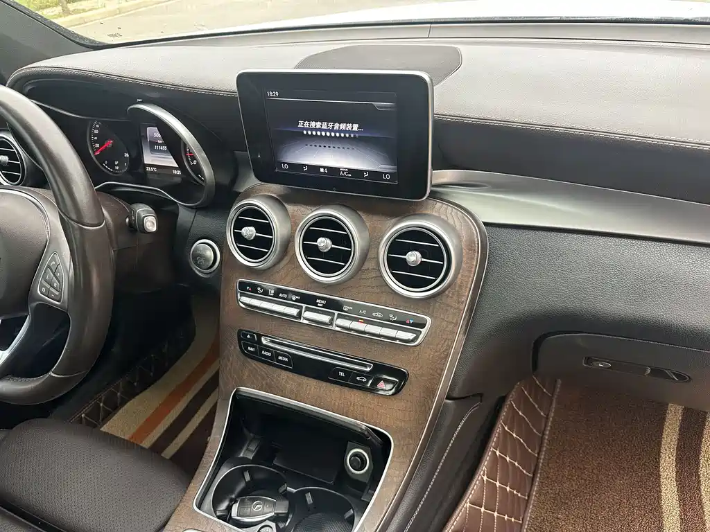 Mercedes-Benz GLC 2017 — фото 12