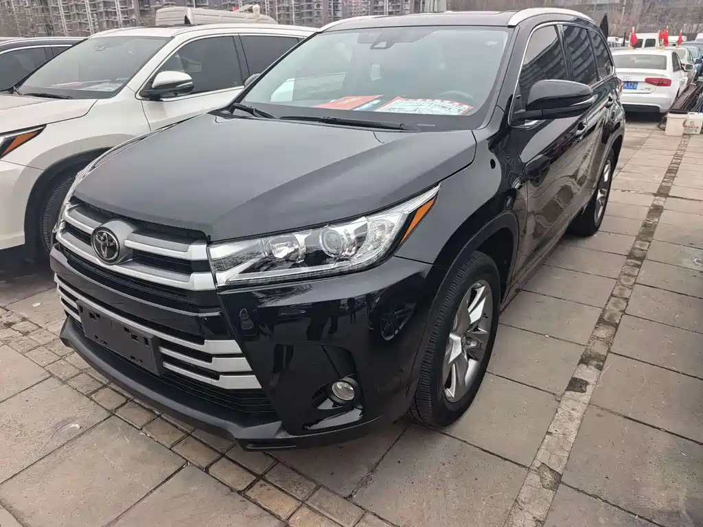 Toyota Highlander 2021 — фото 1