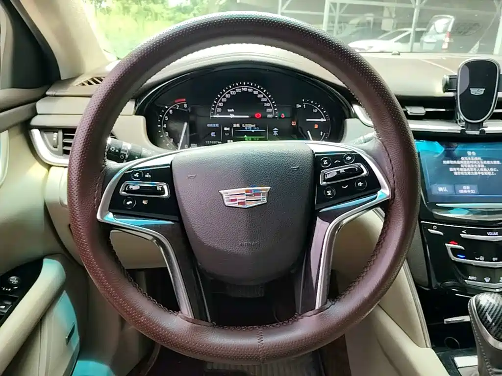 Cadillac XTS 2017 — фото 11