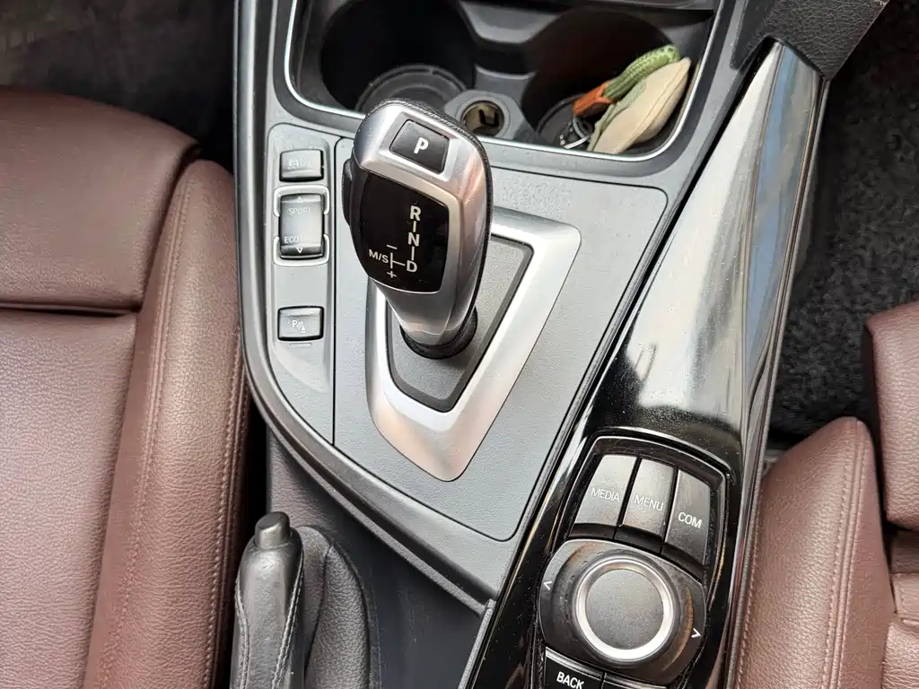 BMW 3 Series 2017 — фото 15