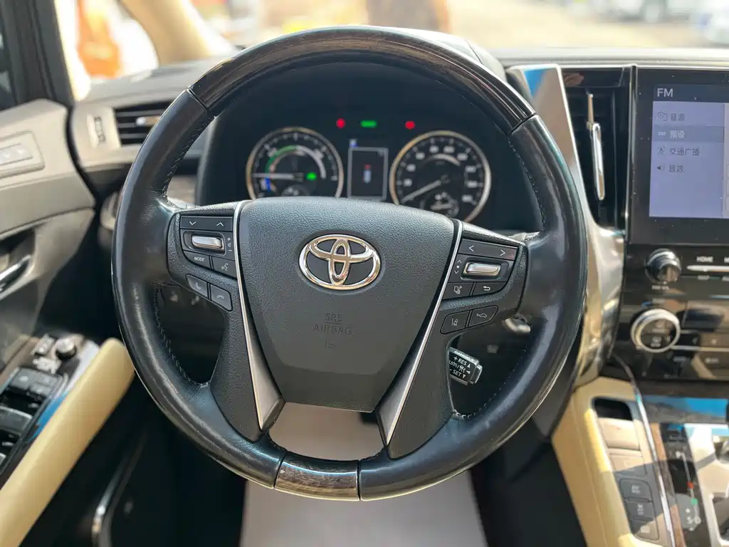 Toyota Alphard 2022 — фото 20