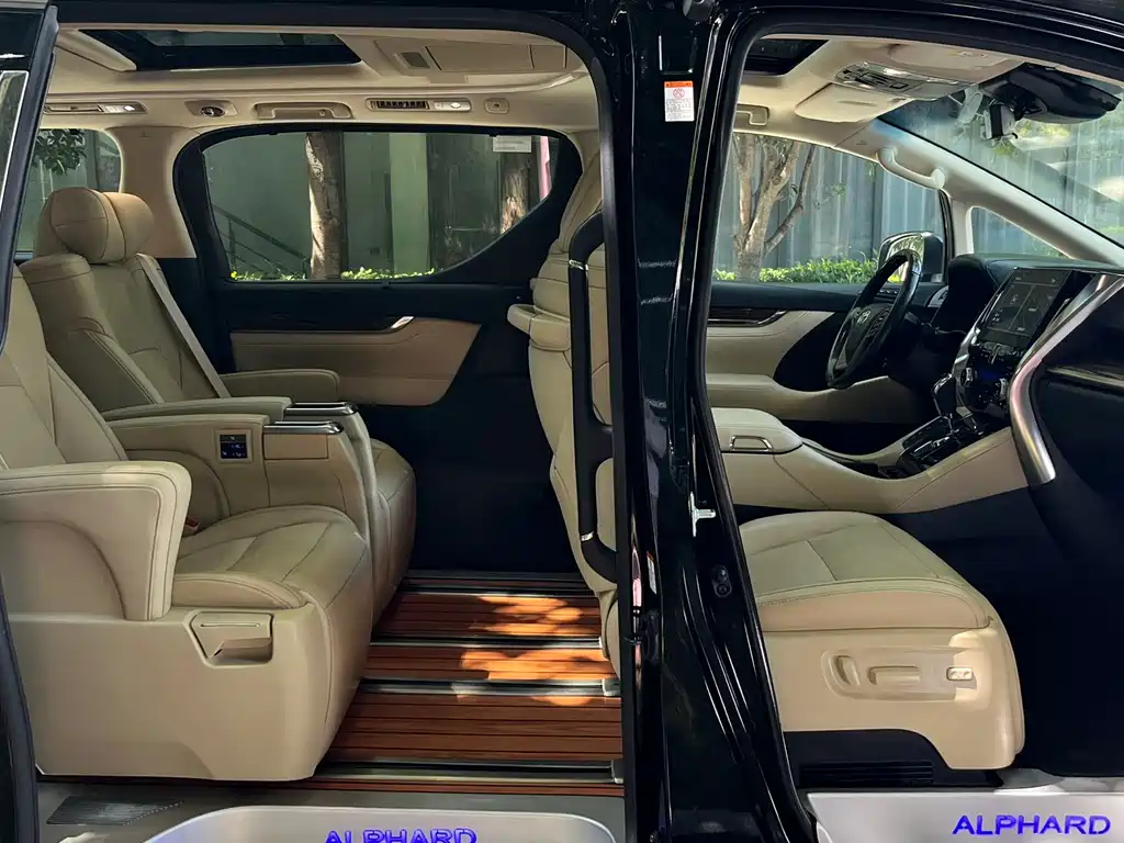 Toyota Alphard 2020 — фото 12