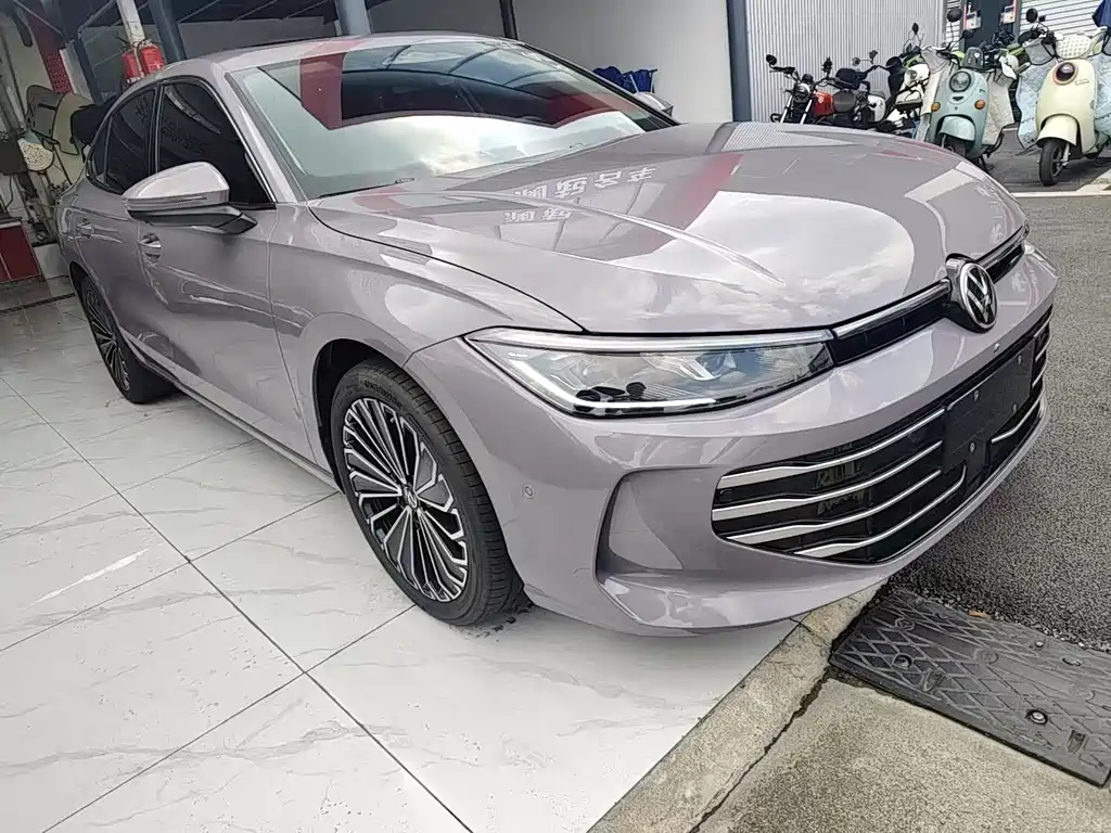 Volkswagen Passat 2024
