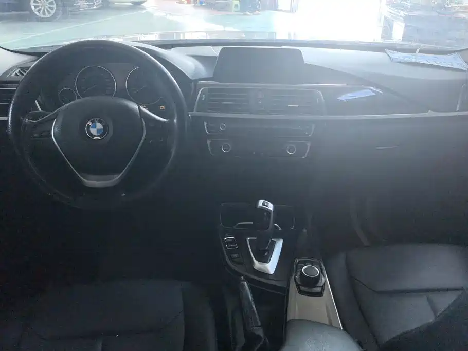 BMW 3 Series 2016 — фото 12