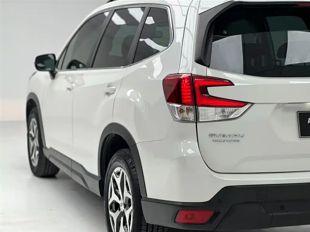 Subaru Forester 2022 — фото 17