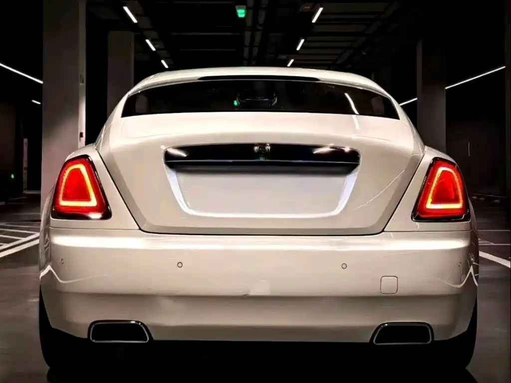 Rolls-Royce Phantom 2015 — фото 8