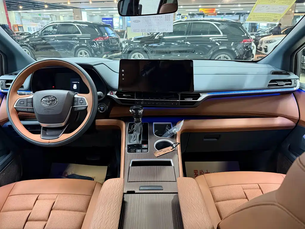 Toyota Granvia — фото 14