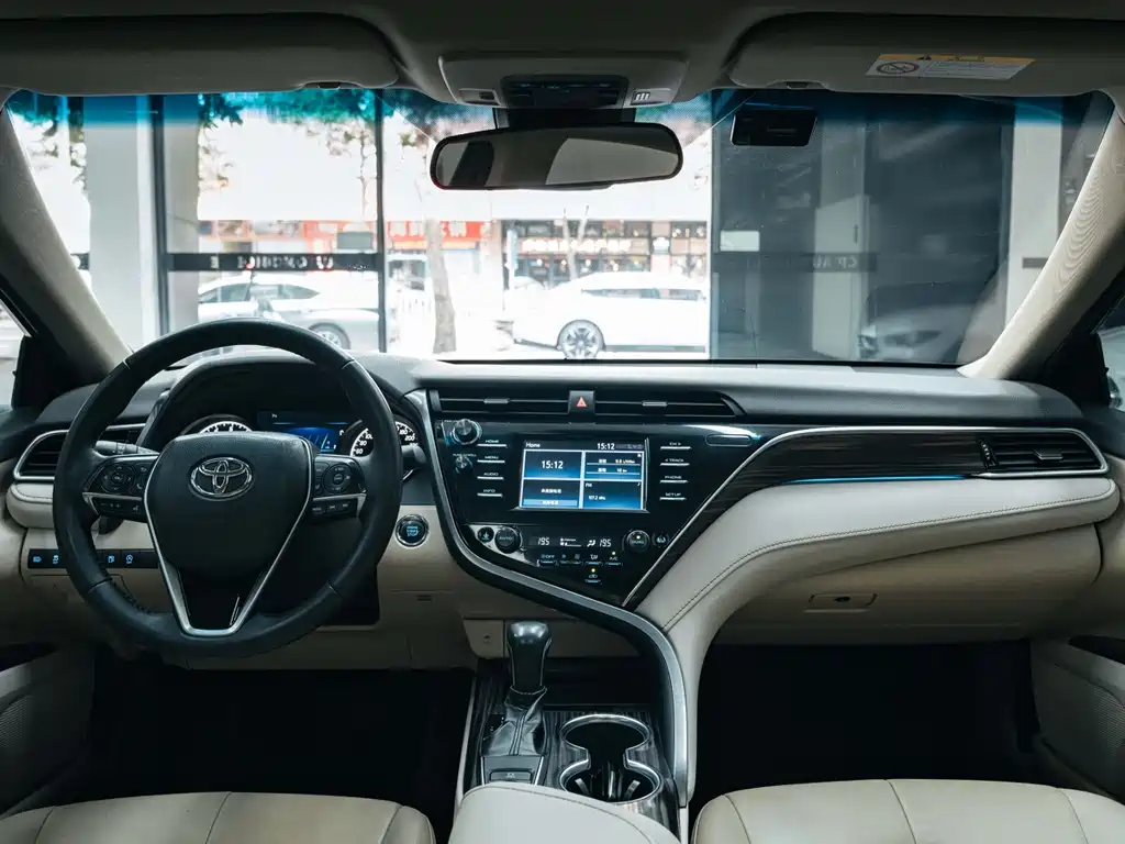 Toyota Camry 2018 — фото 14
