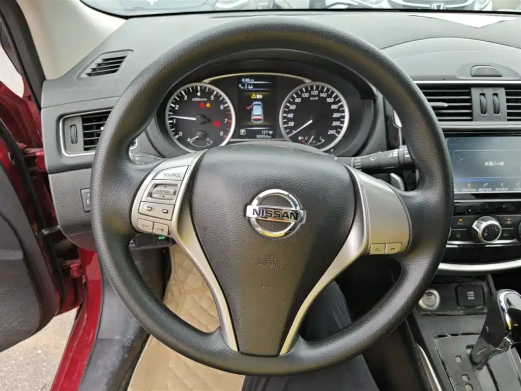 Nissan Tiida 2018 — фото 11