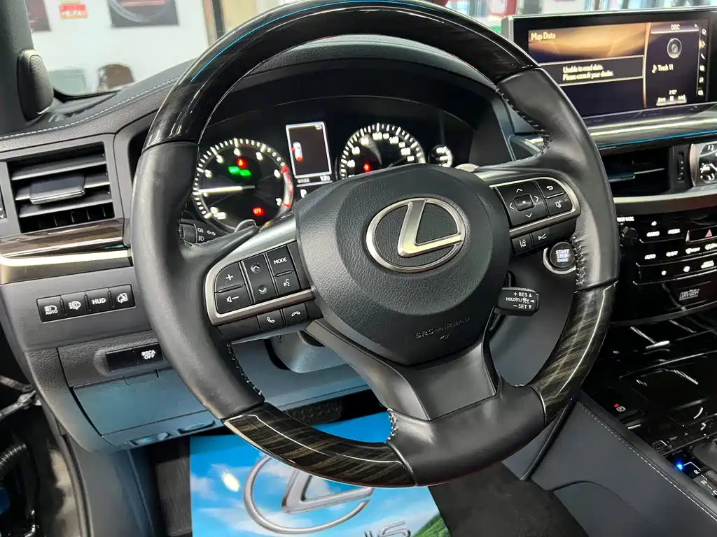 Lexus LX 2020 — фото 17
