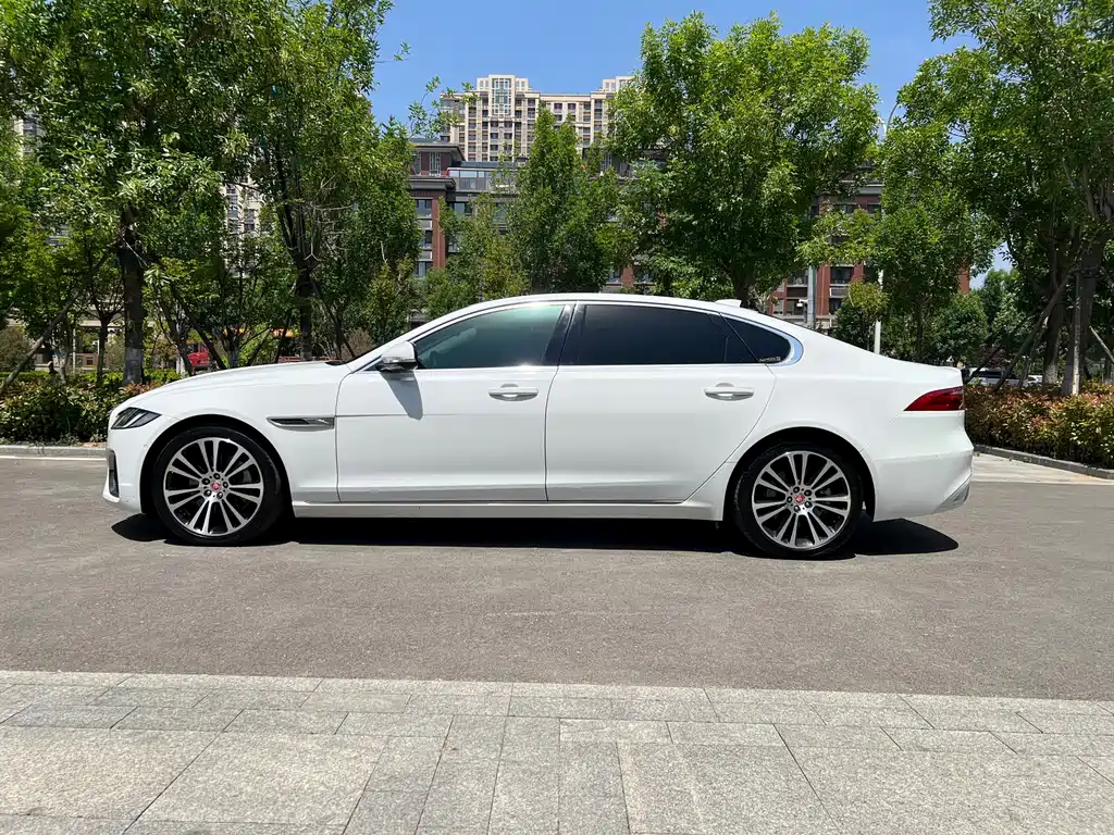 Jaguar XFL 2022 — фото 16