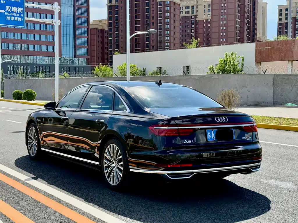 Audi A8 2019 — фото 6