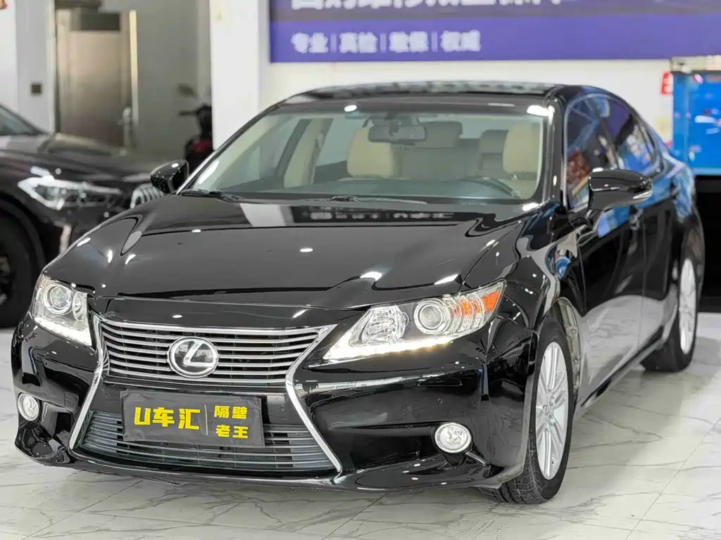 Lexus ES 2015 — фото 1