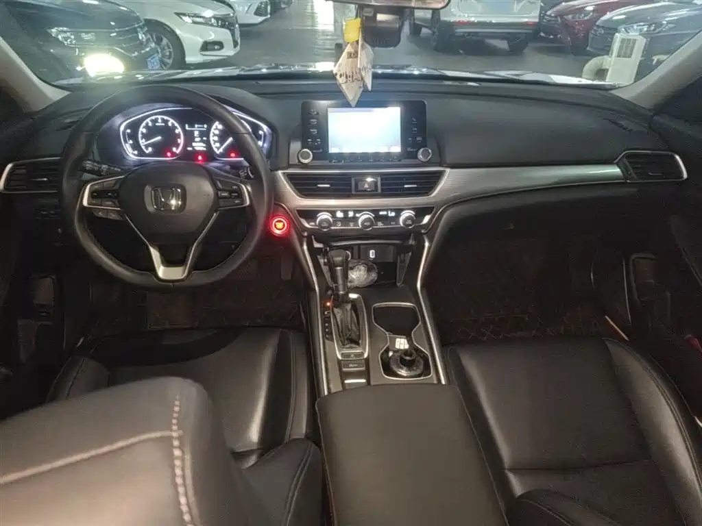 Honda Accord 2019 — фото 10
