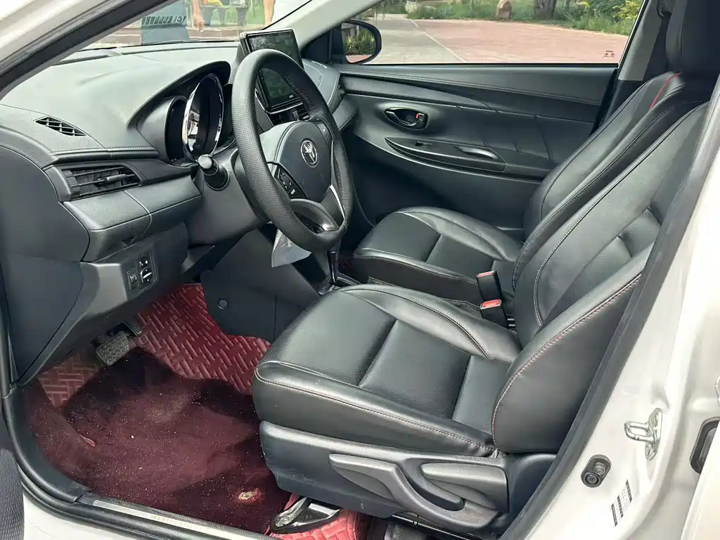 Toyota Yaris L 2022 — фото 7