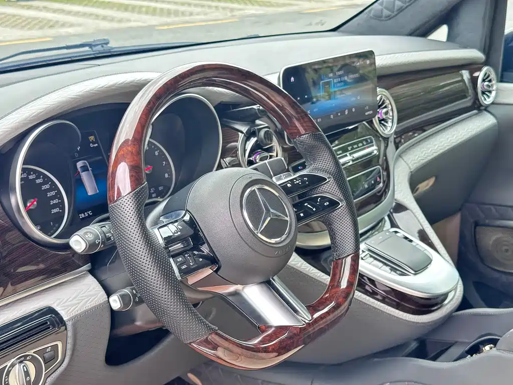 Mercedes-Benz V-Class 2021 — фото 4