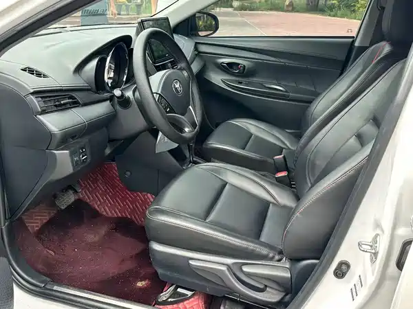 Toyota Yaris L 2022