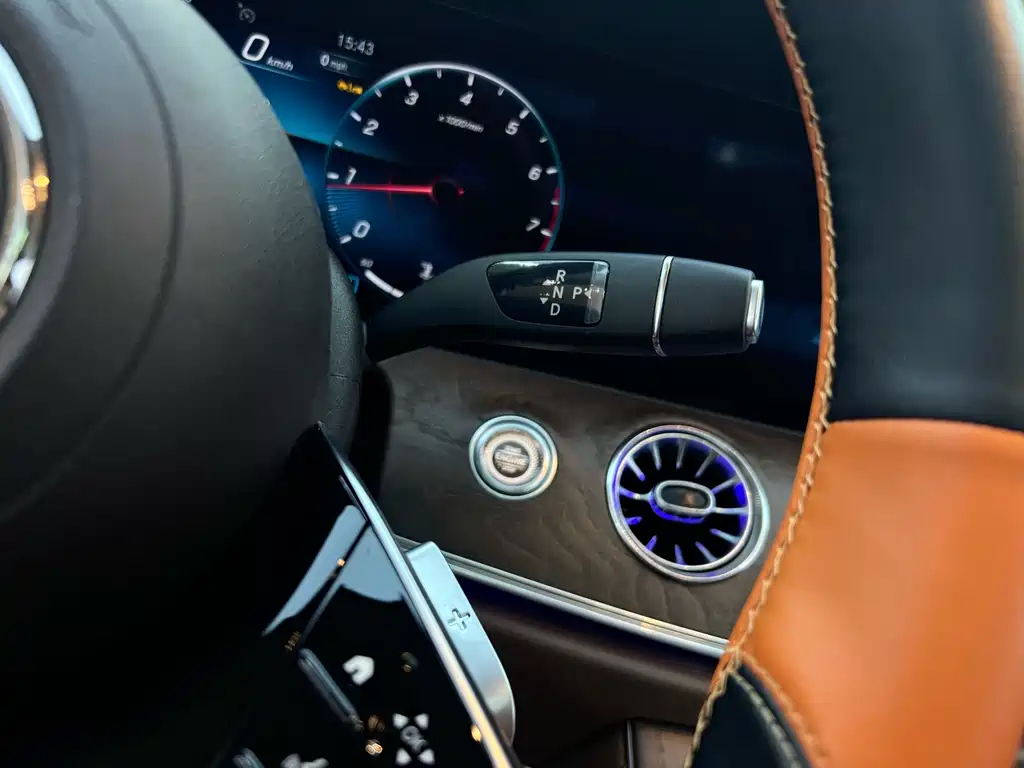 Mercedes-Benz E-Class 2023 — фото 16