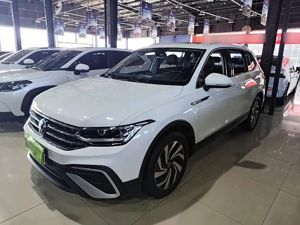 Volkswagen Tiguan L 2023 — фото 1