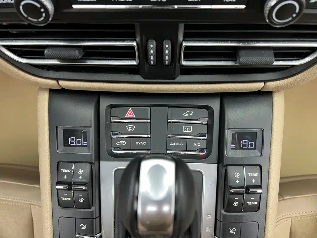 Porsche Macan 2019 — фото 19