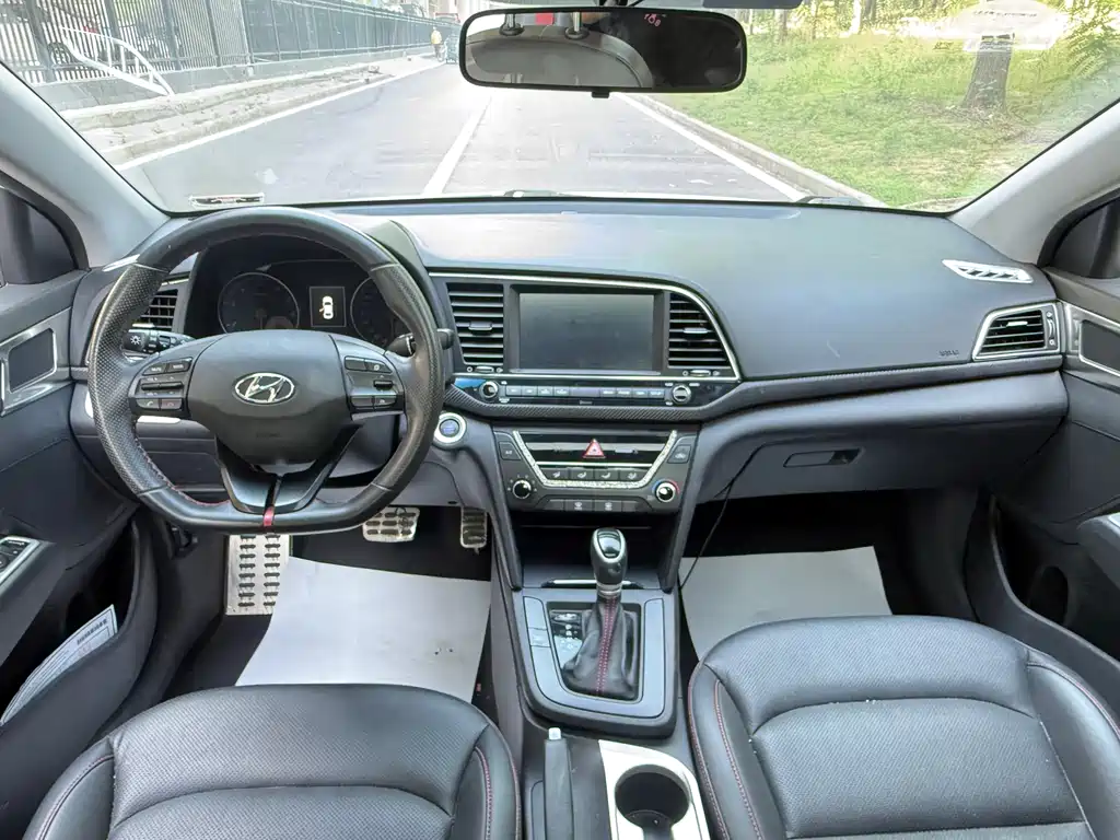 Hyundai Elantra 2016 — фото 8