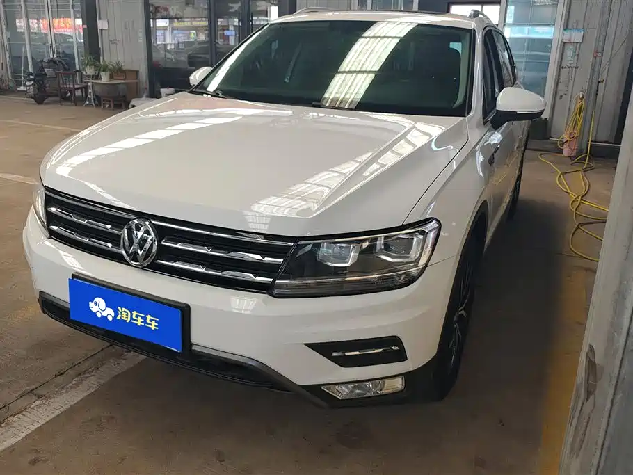 Volkswagen Tiguan L 2018 — фото 1