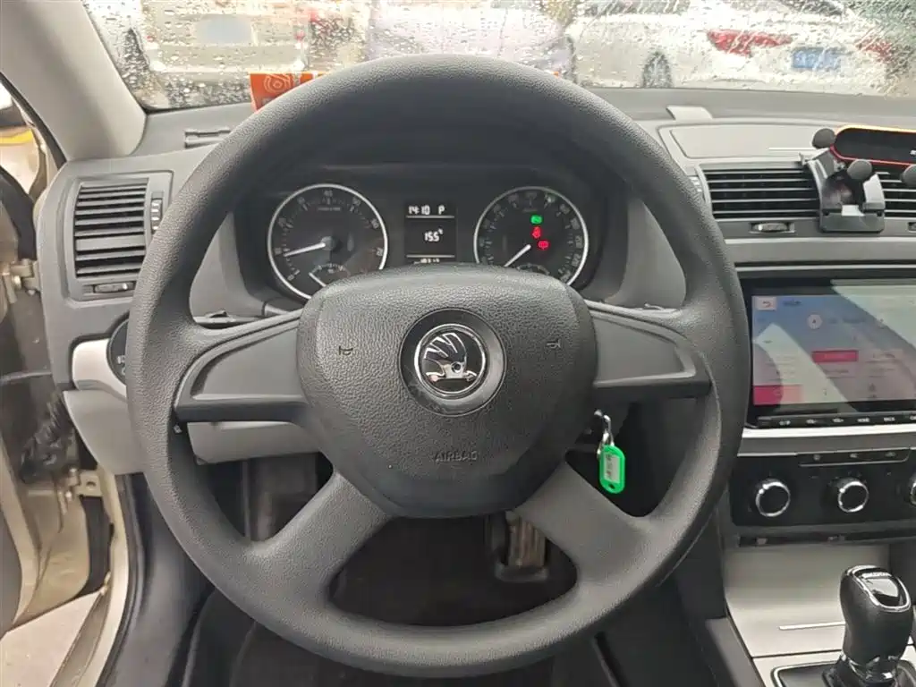 Skoda Octavia 2014 — фото 11