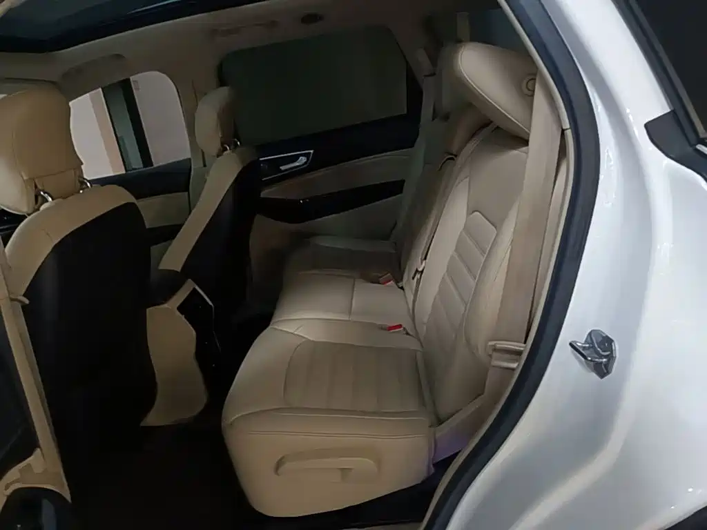 Ford Edge 2015 — фото 17