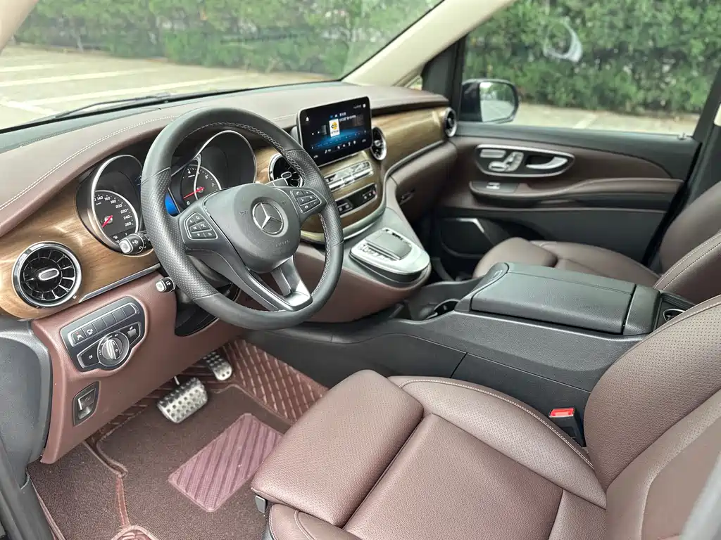Mercedes-Benz V-Class 2024 — фото 18