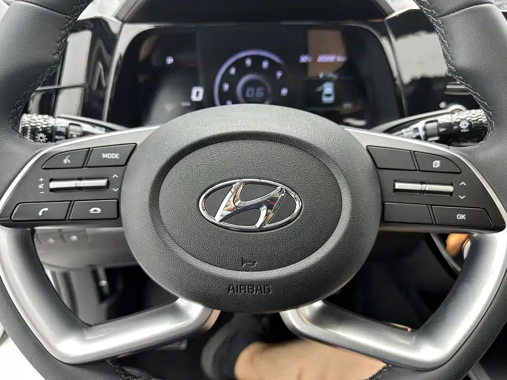 Hyundai Elantra 2023 — фото 15